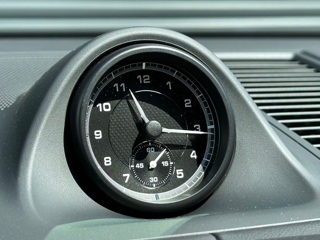 Thumbnail: 2026 Porsche Macan - 27