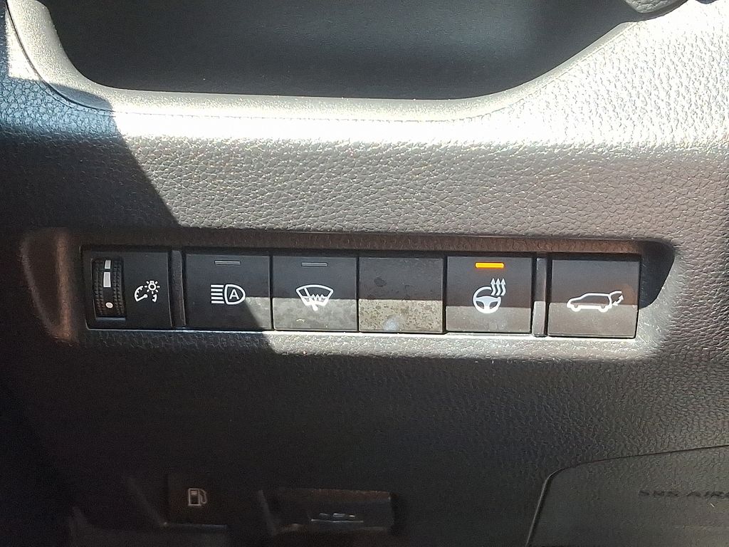 2022 Toyota RAV4 XLE 24