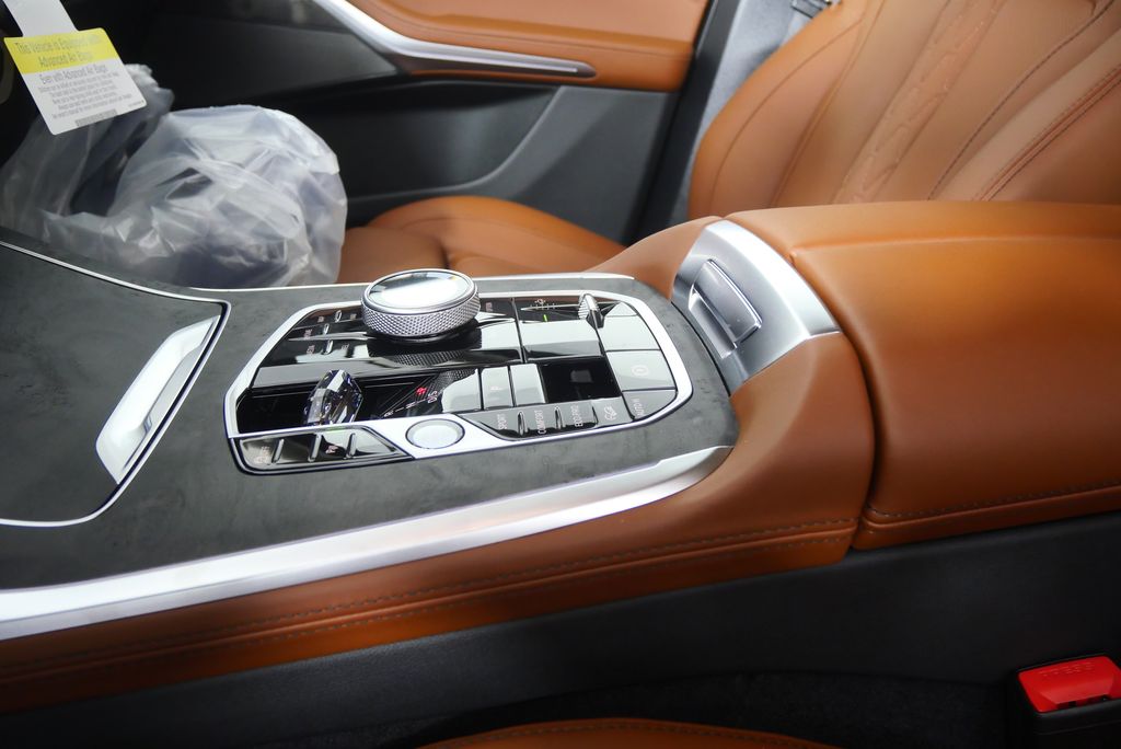 Thumbnail: 2026 BMW X7 - 24