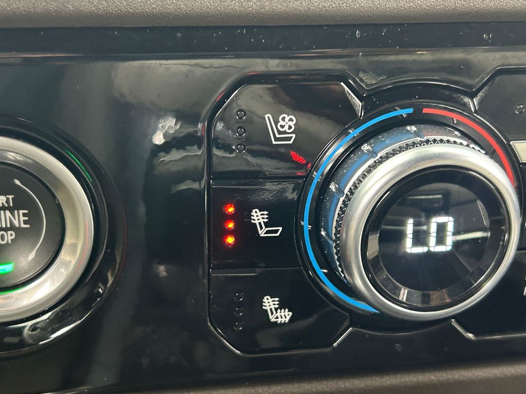 Used 2022 Onyx Black GMC SLT image 25