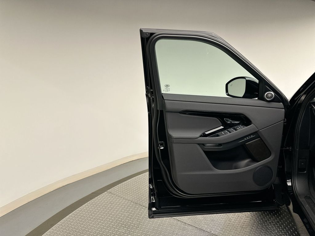 Thumbnail: 2026 Land Rover Range Rover Evoque - 9