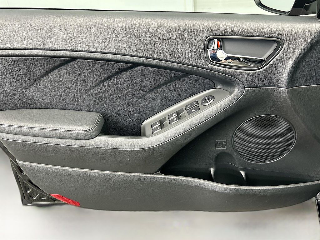 Thumbnail: 2018 Kia Forte - 22