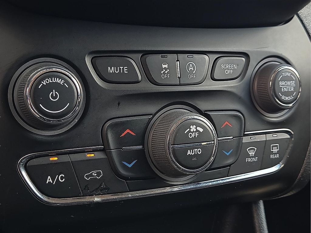 Used 2023 Jeep Cherokee Altitude For Sale in Farmington, AR