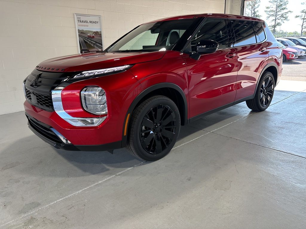 2026 Mitsubishi Outlander LE FWD's photo