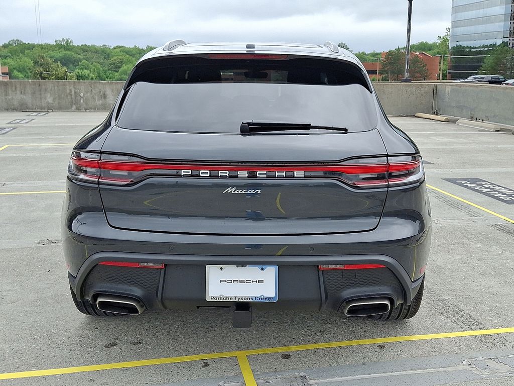 Thumbnail: 2025 Porsche Macan - 9