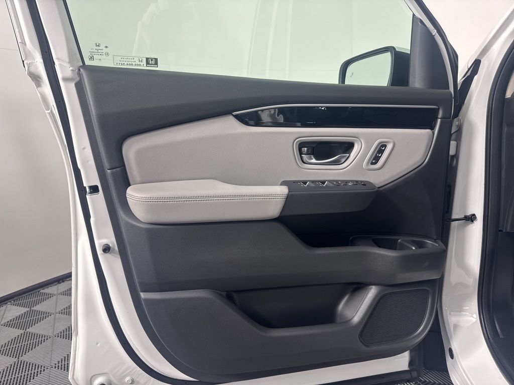 2025 Honda Pilot EX-L 9