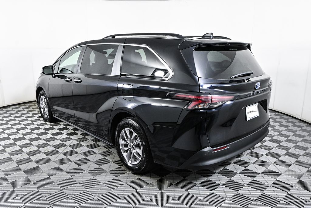 2023 Toyota Sienna XLE Hybrid 4