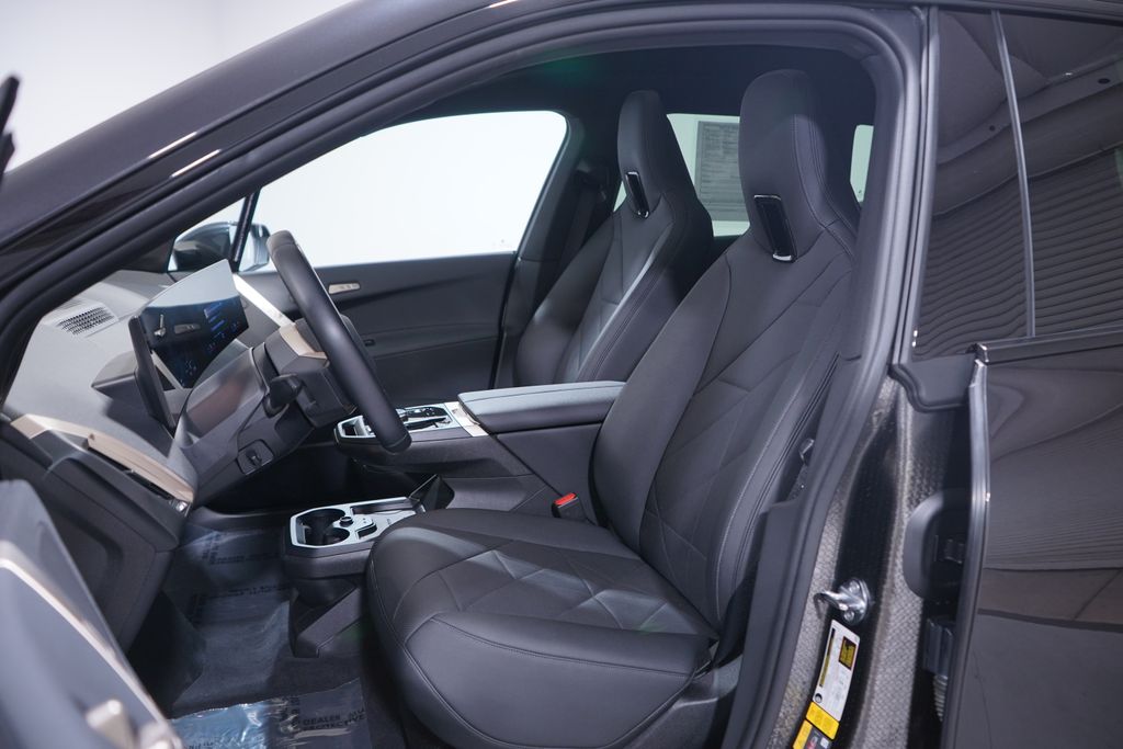 Thumbnail: 2023 BMW iX - 7