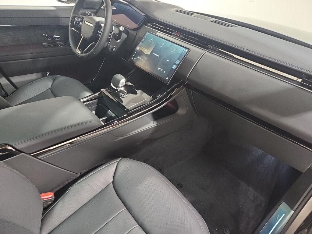 New 2026 Silver Land Rover Dynamic SE image 24