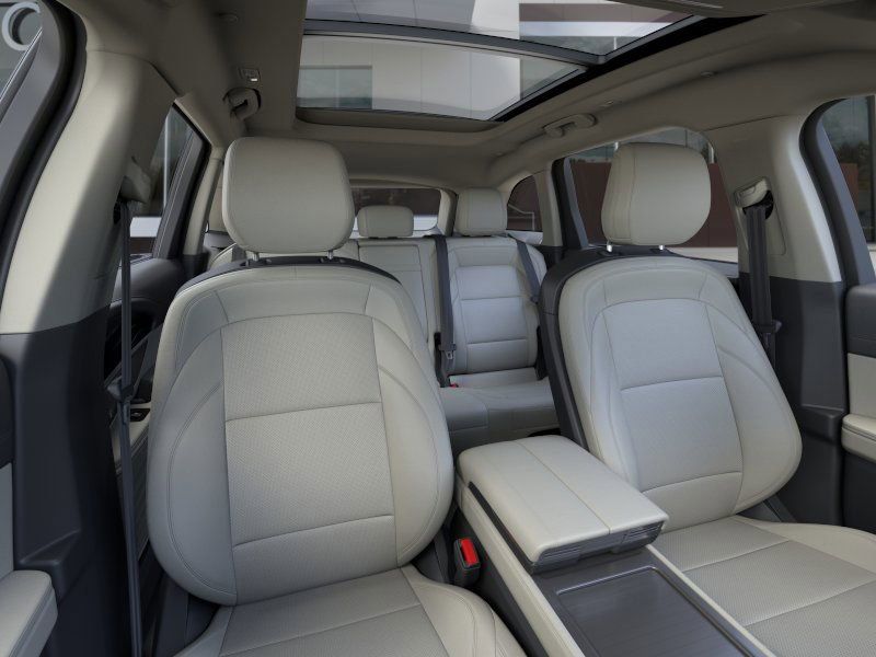 New 2026 White Platinum Clearcoat Metallic Lincoln Premiere image 10