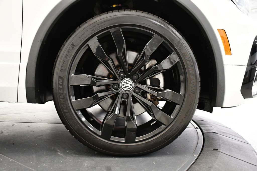 Thumbnail: 2021 Volkswagen Tiguan - 17