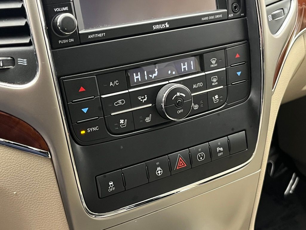 Thumbnail: 2013 Jeep Grand Cherokee - 17