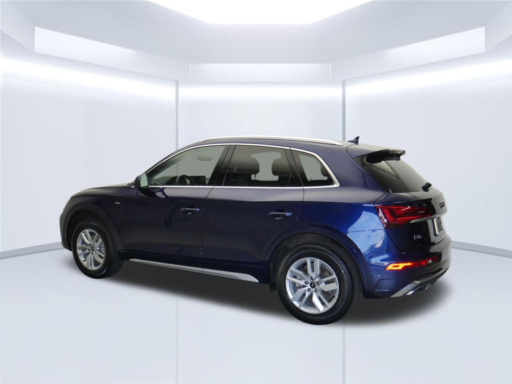 Thumbnail: 2023 Audi Q5 - 4