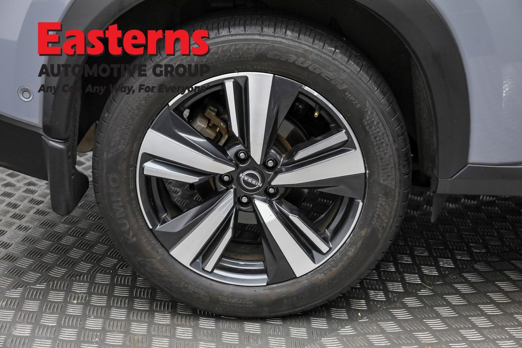 Used 2023 Gray Nissan SL image 30