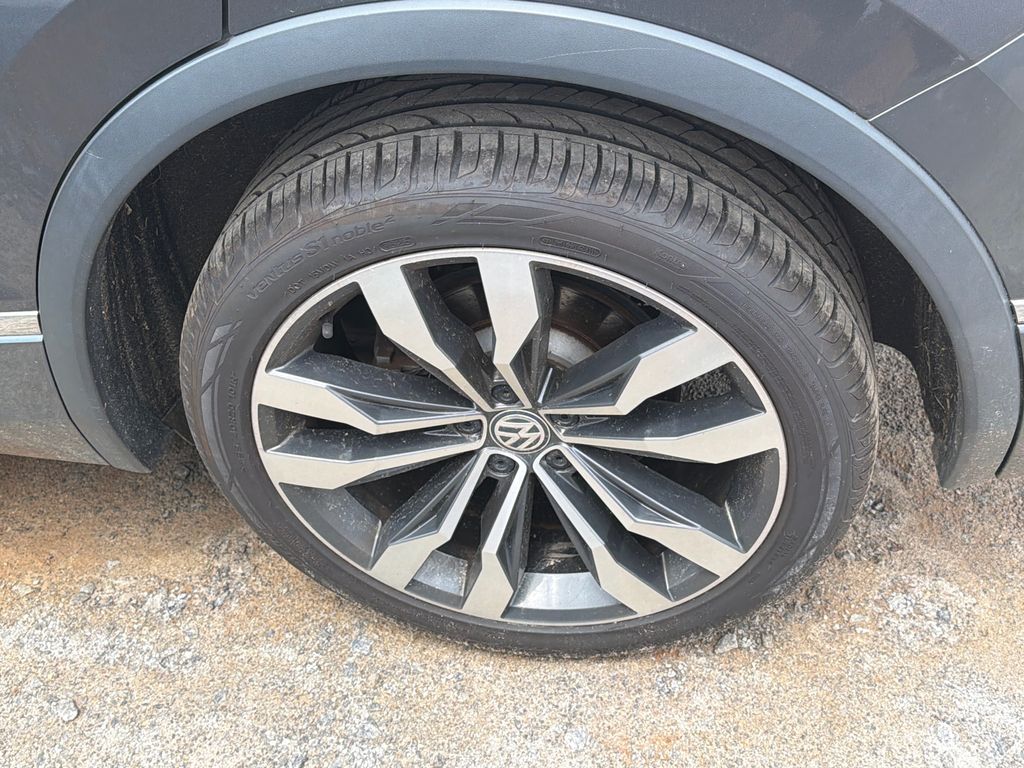 Used 2019 Platinum Gray Metallic Volkswagen 2.0T SEL Premium R-Line image 16
