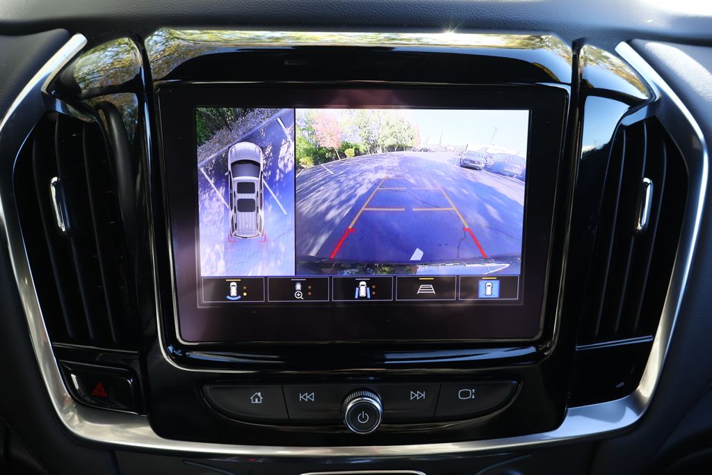 Thumbnail: 2023 Chevrolet Traverse - 18