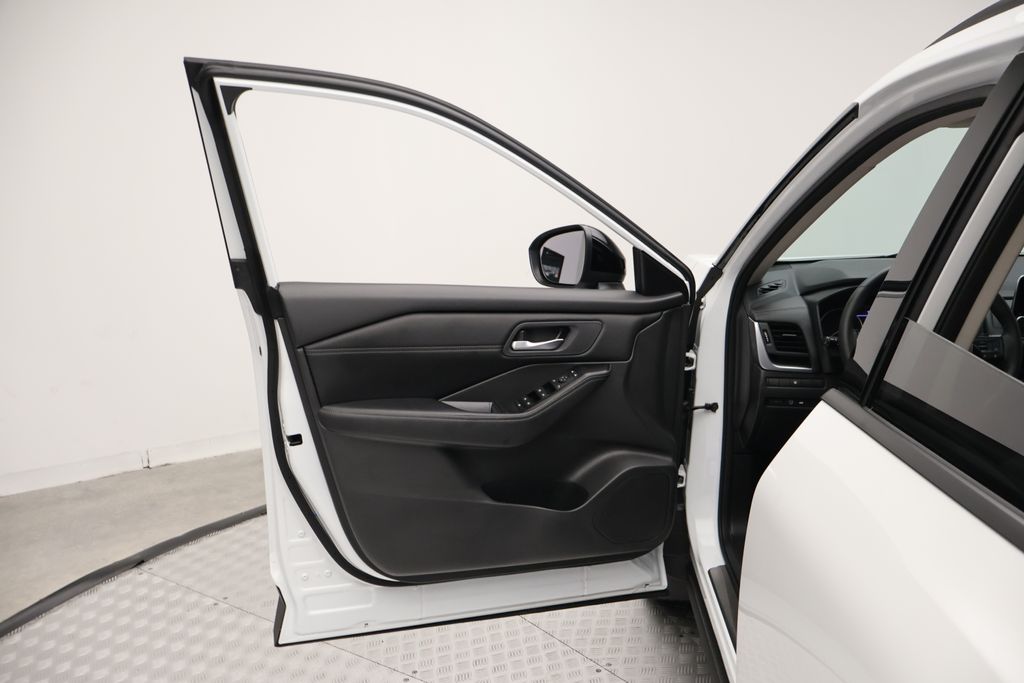 Thumbnail: 2026 Nissan Rogue - 16