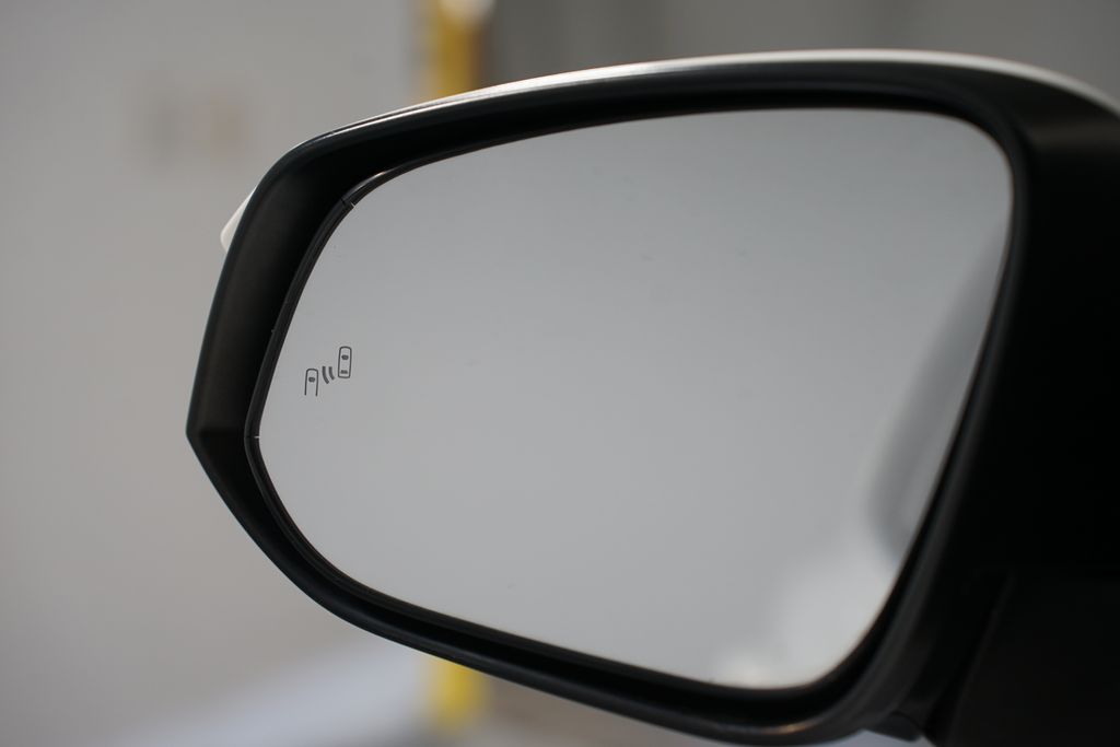 Thumbnail: 2018 Toyota RAV4 - 25