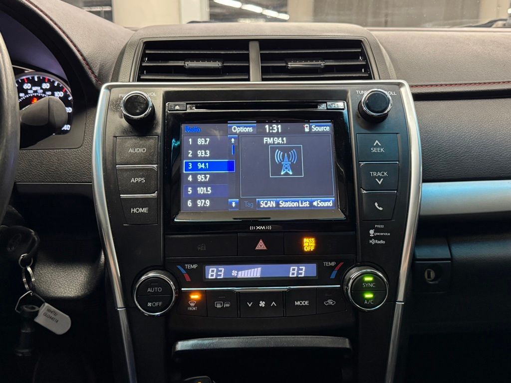 2016 Toyota Camry XSE 26