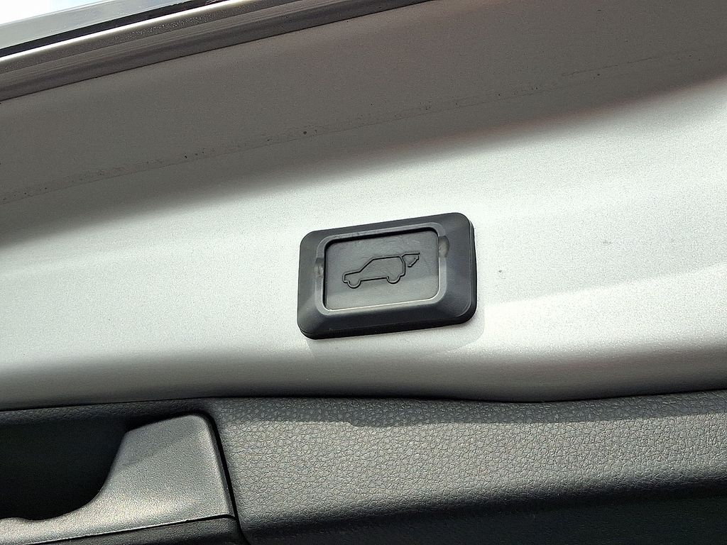 Thumbnail: 2021 Toyota RAV4 - 31