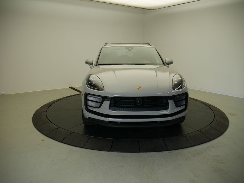 Thumbnail: 2026 Porsche Macan - 10