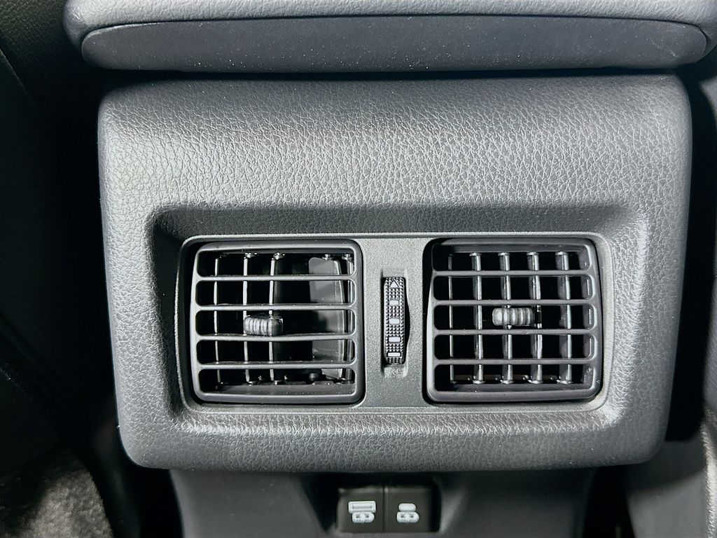 Thumbnail: 2025 Toyota Camry - 25