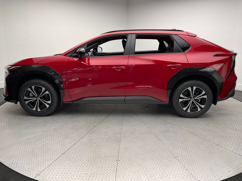 2025 Toyota bZ4X XLE 8