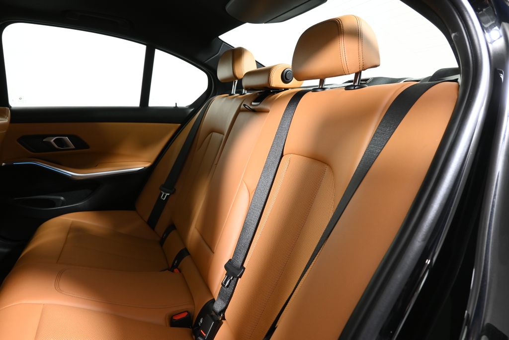 Thumbnail: 2024 BMW 3 Series - 4