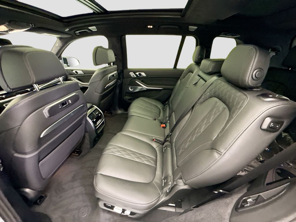 Thumbnail: 2027 BMW X7 - 20
