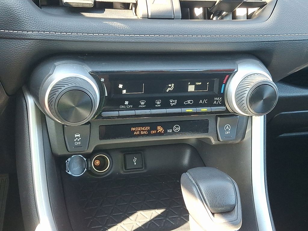 Thumbnail: 2022 Toyota RAV4 - 15