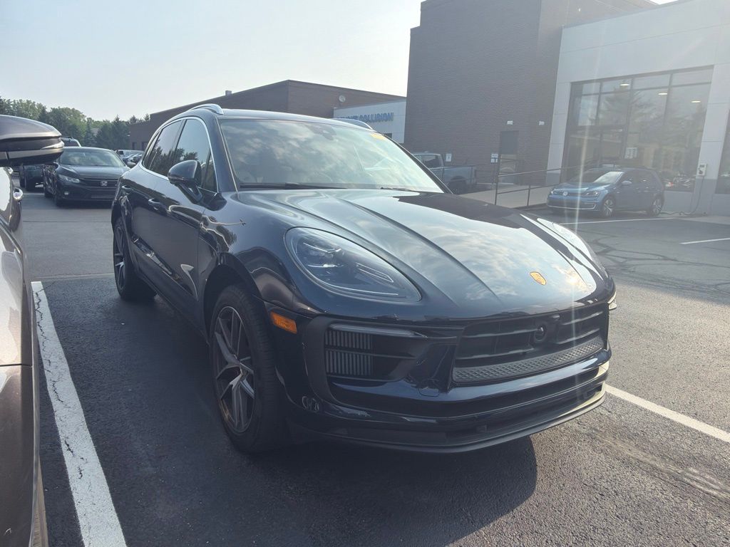 Thumbnail: 2023 Porsche Macan - 4