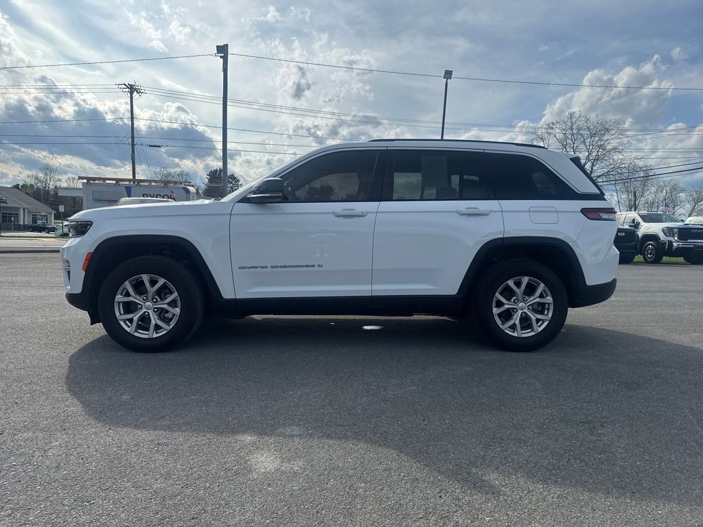 View vehicle photo 3