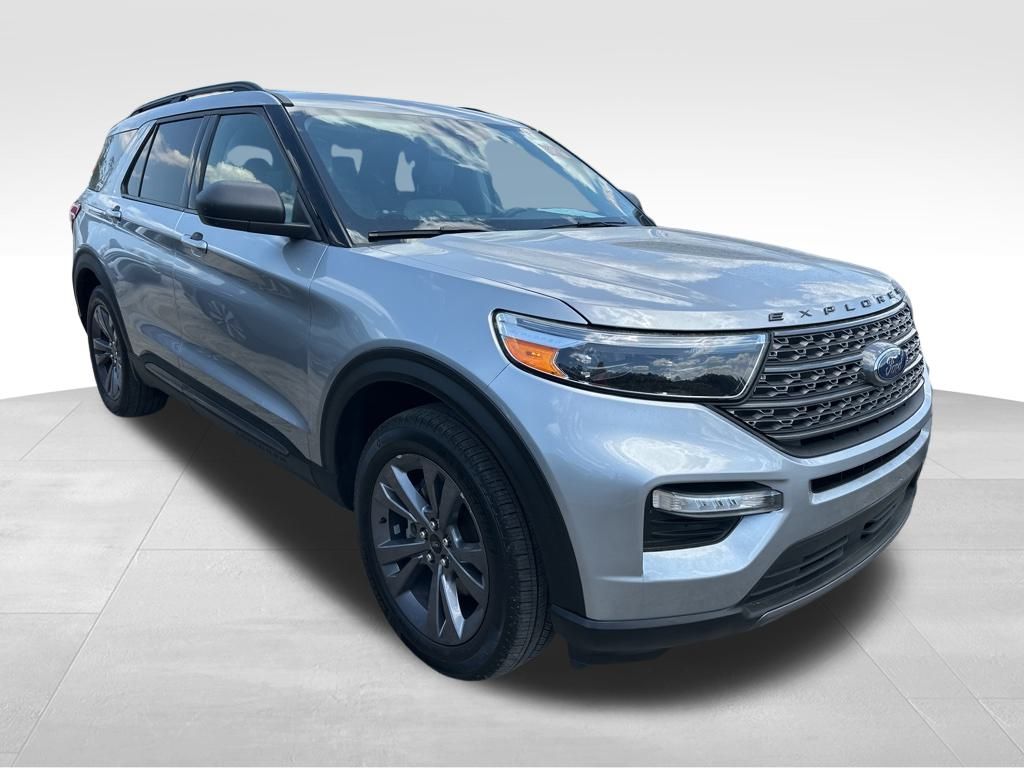 2021 Iconic Silver Metallic Ford Explorer XLT 4X4 SUV