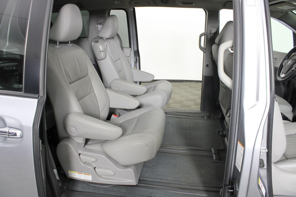 Used 2018 Toyota Sienna for sale in 