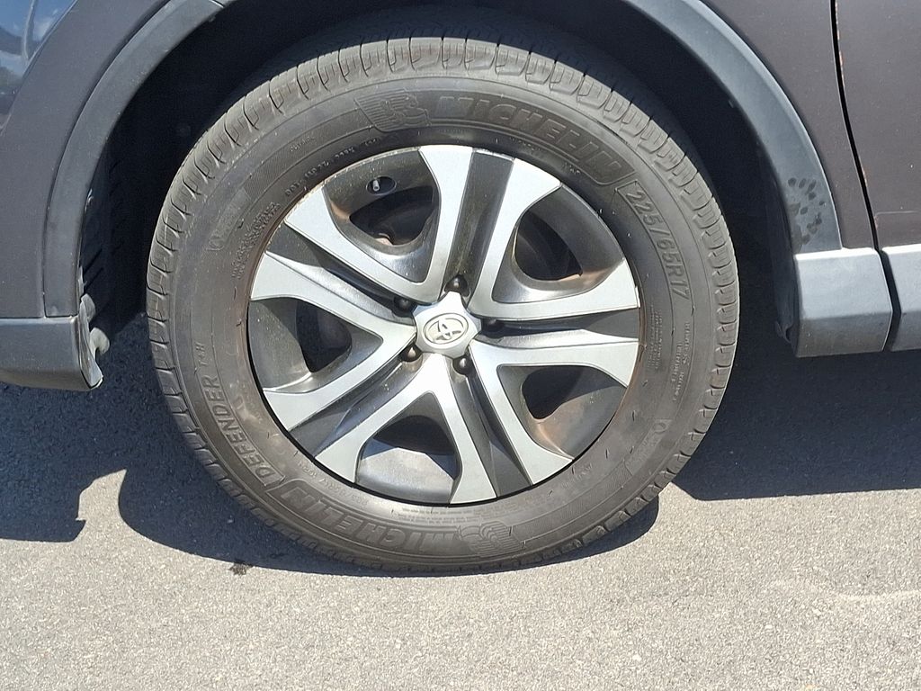 2017 Toyota RAV4 LE 8