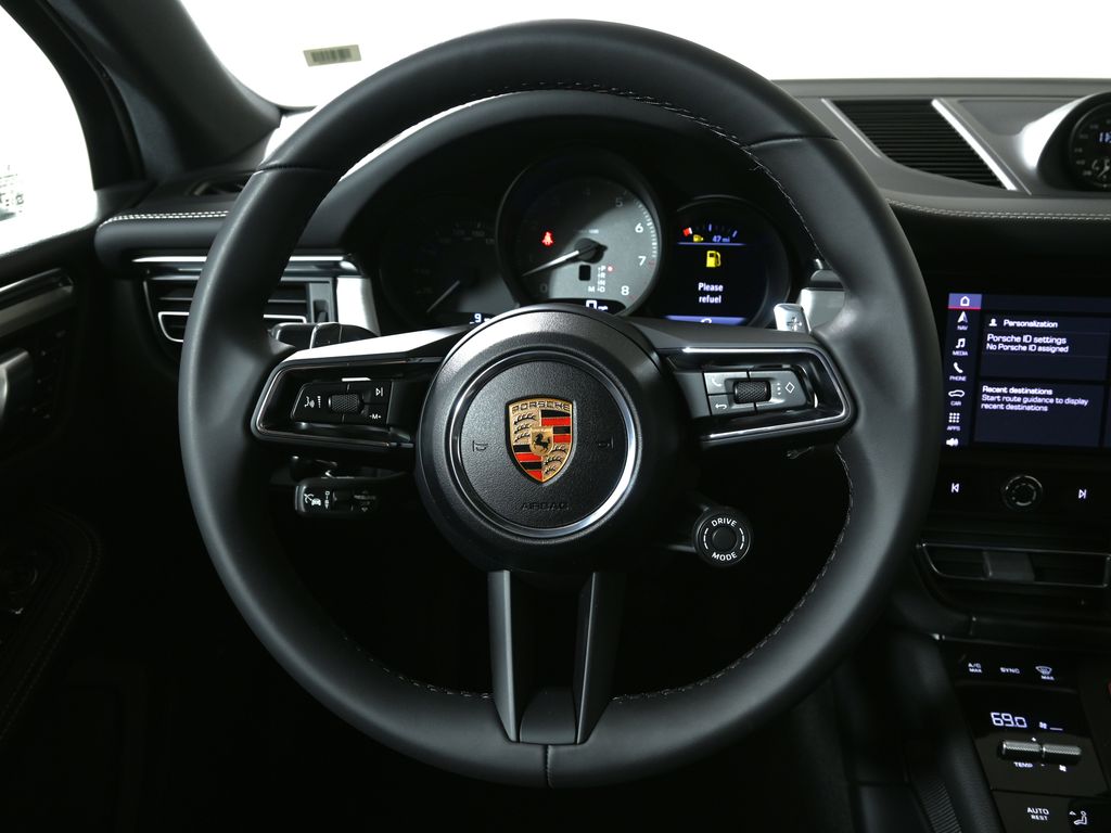 Thumbnail: 2026 Porsche Macan - 17