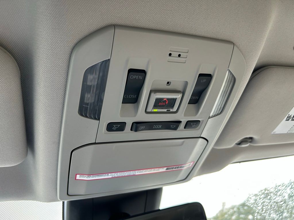 Thumbnail: 2023 Toyota Highlander - 31