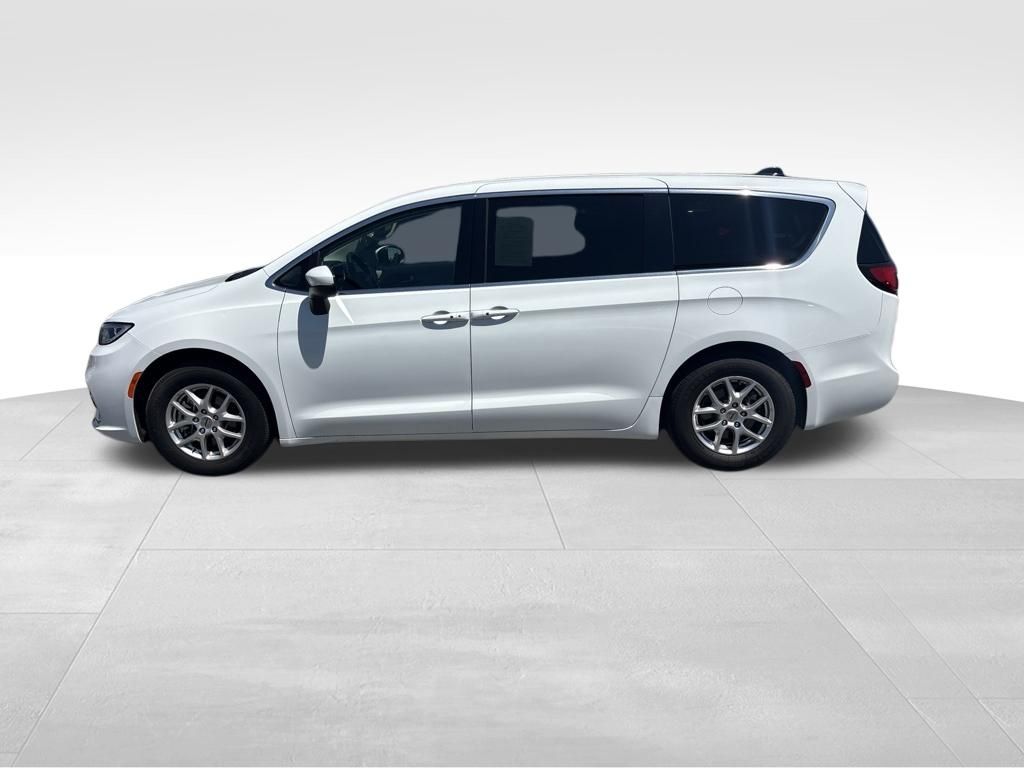 Used 2023 Chrysler Pacifica Van