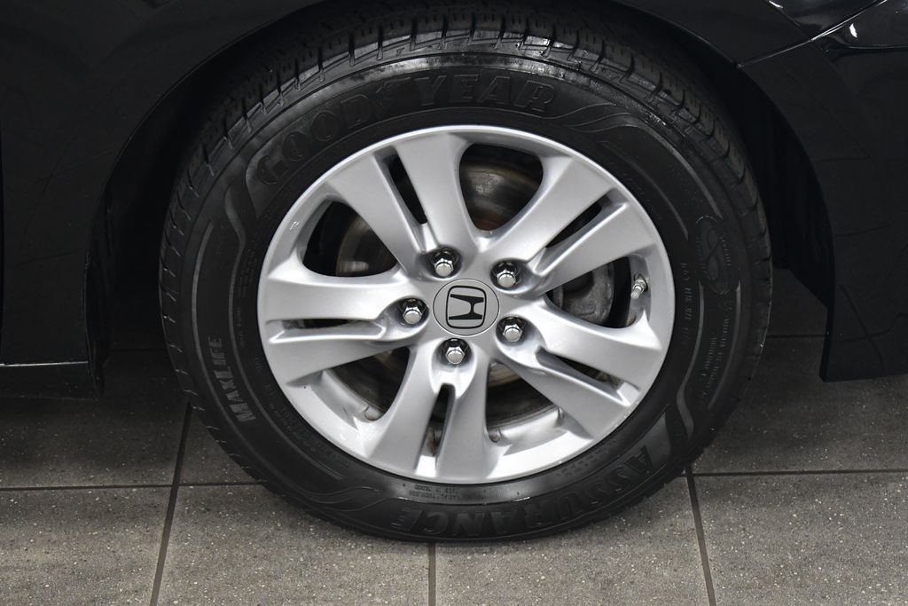 Thumbnail: 2011 Honda Accord - 11