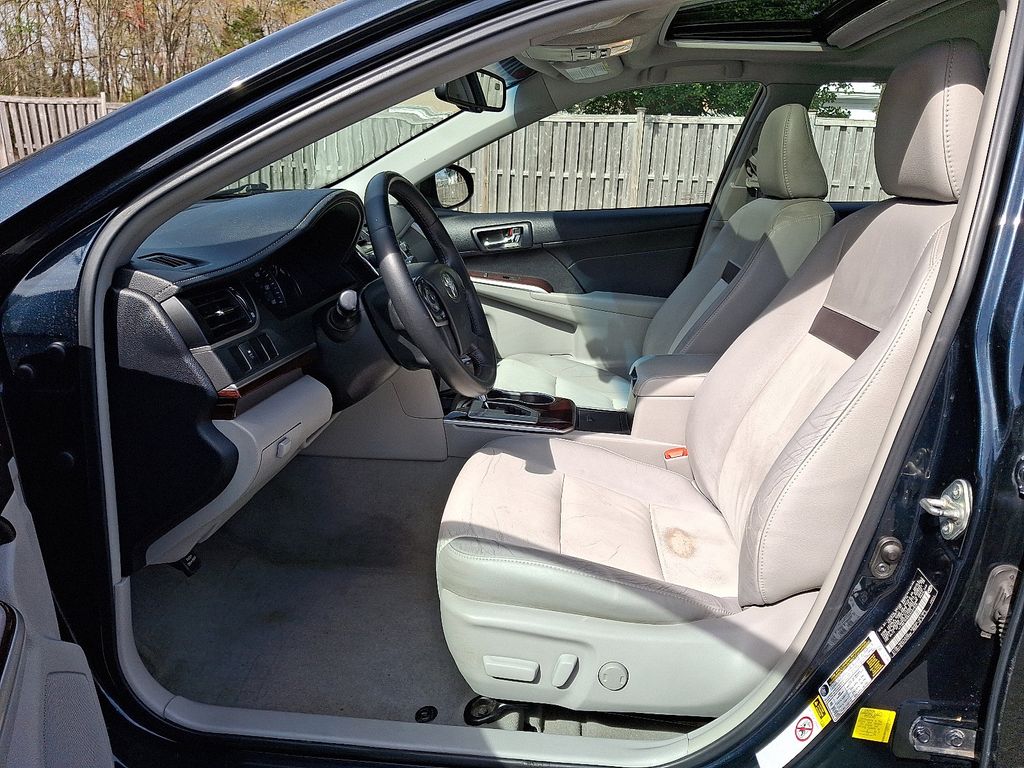 2014 Toyota Camry XLE 13