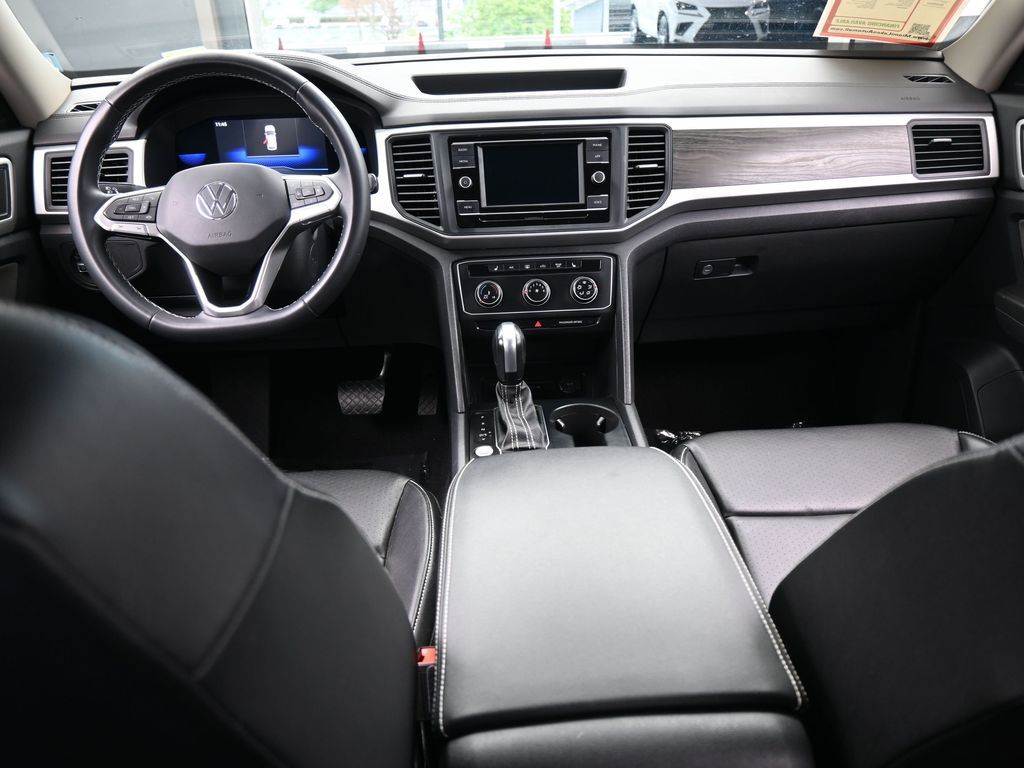 Used 2022 Deep Black Volkswagen 2.0T SE image 38