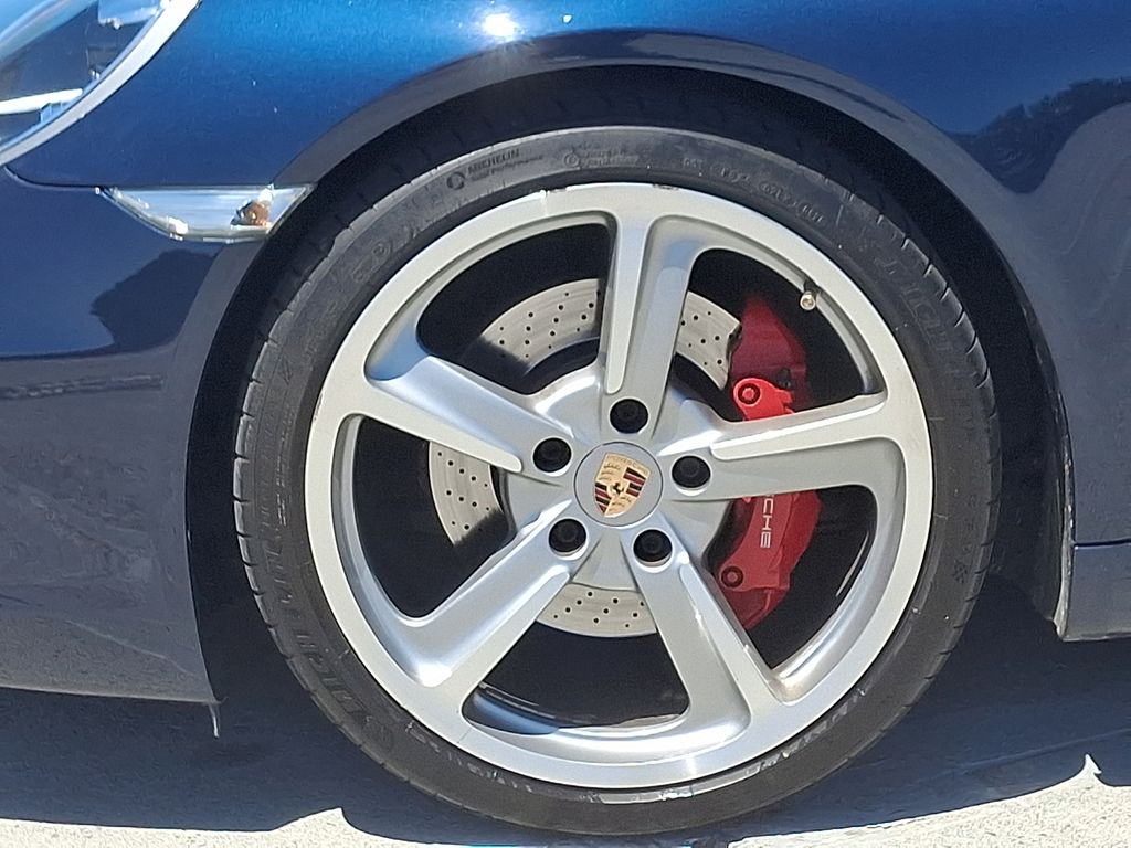 Thumbnail: 2014 Porsche 911 - 10
