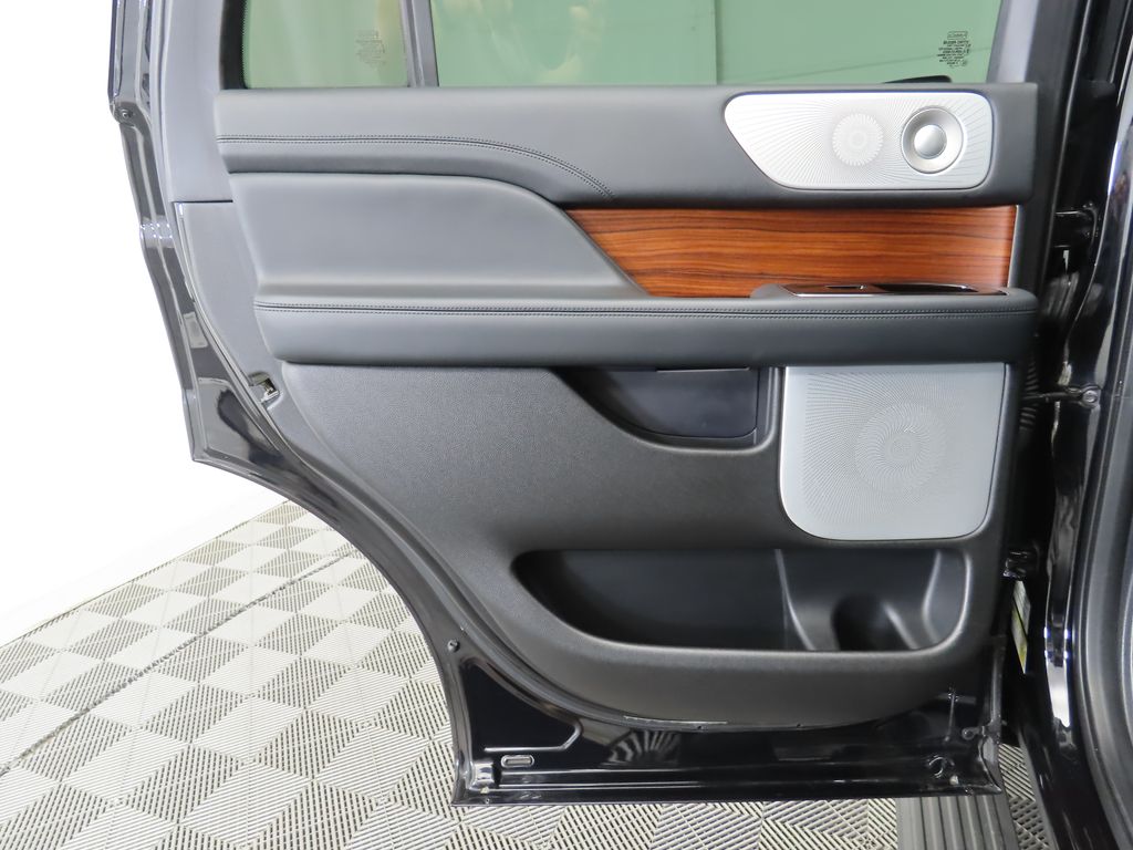 Thumbnail: 2019 Lincoln Navigator - 27