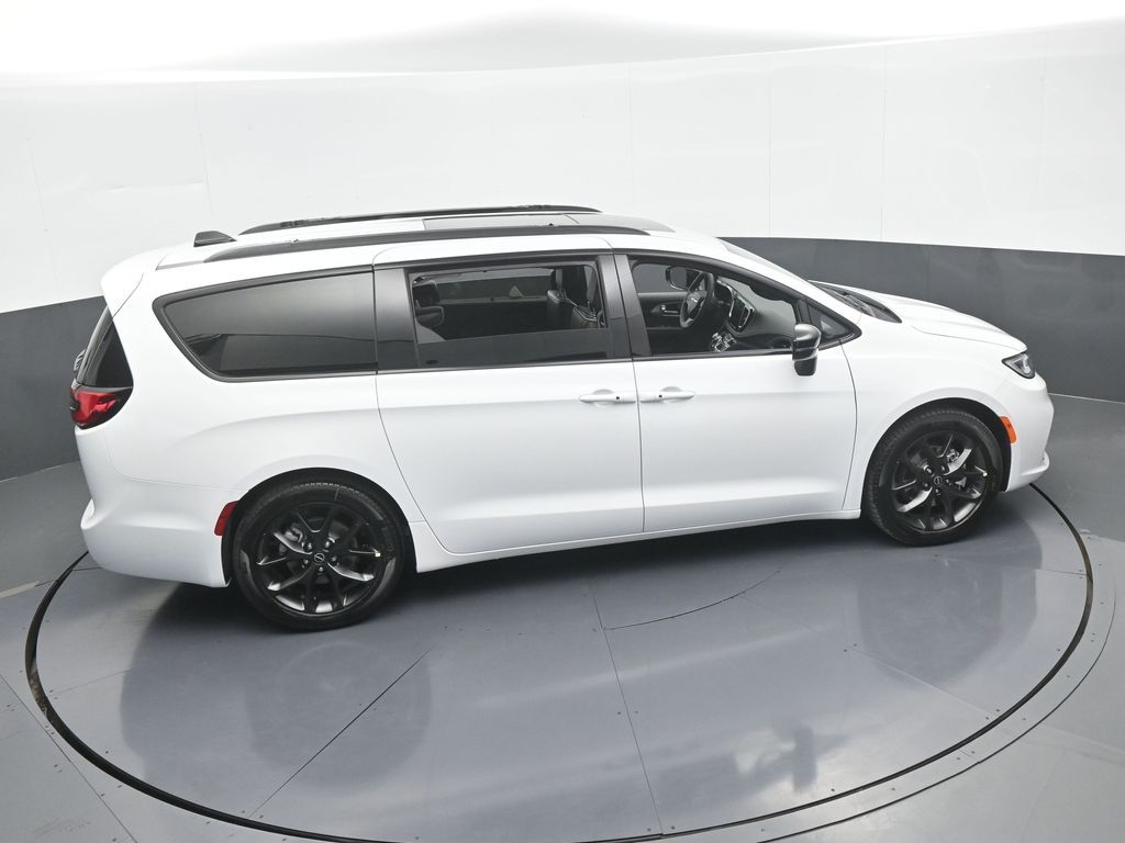 New 2026 Bright White Clearcoat Chrysler Limited image 47