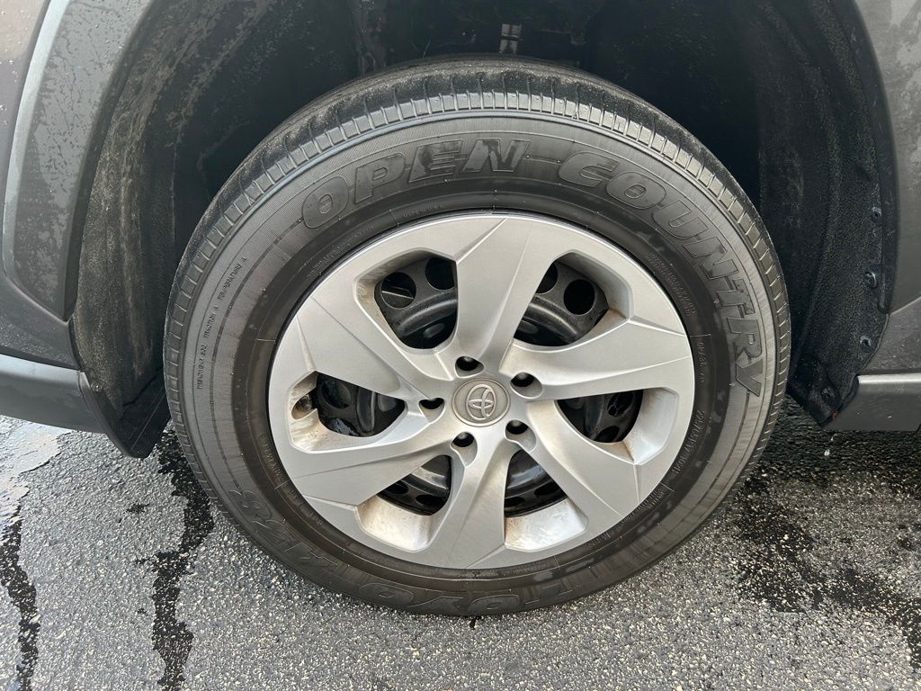 2024 Toyota RAV4 LE 9