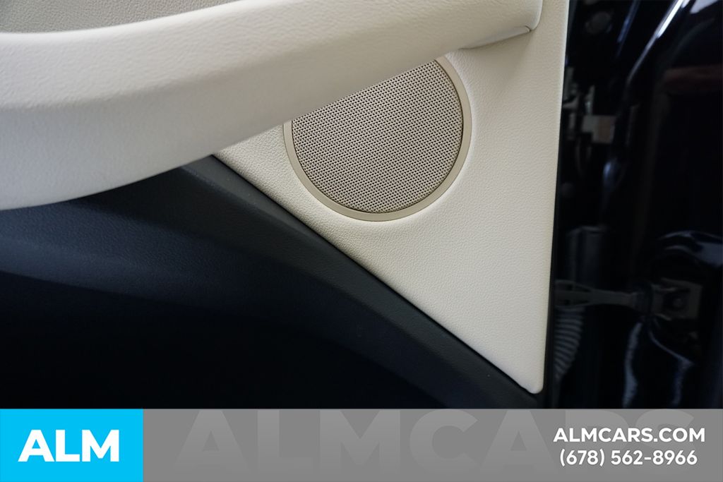 Used 2022 Black BMW sDrive30i image 59