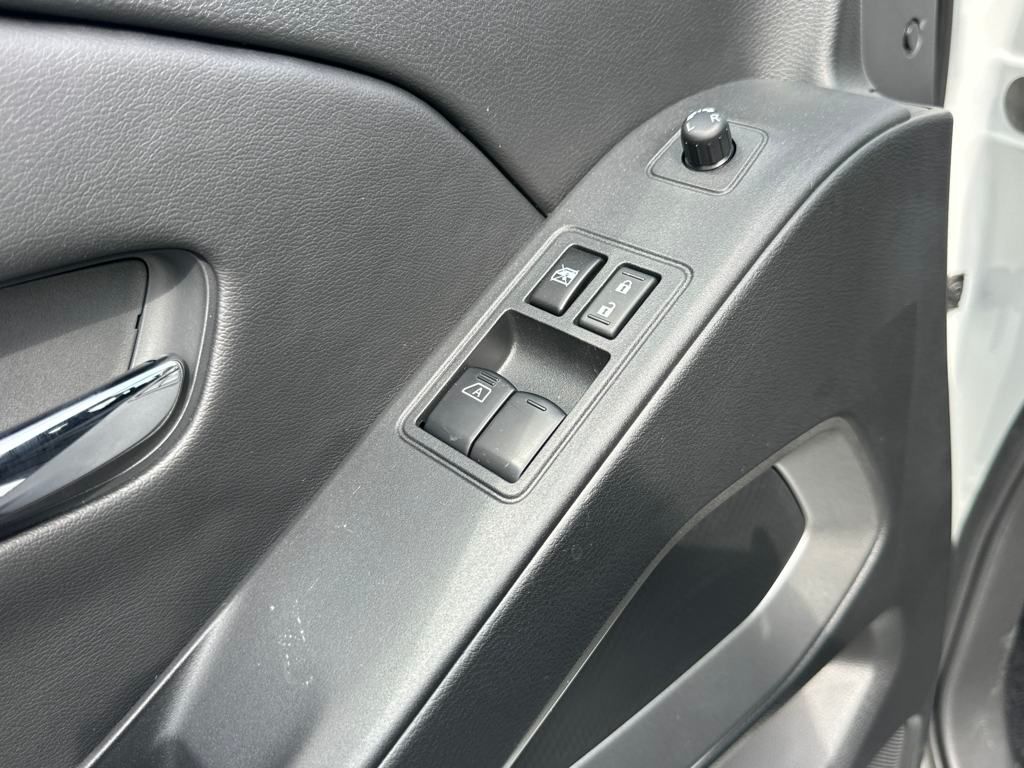 2025 Nissan Frontier SV photo