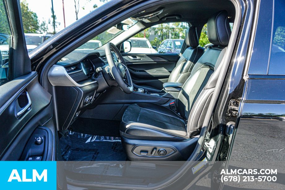 Used 2025 Black Jeep Altitude image 19