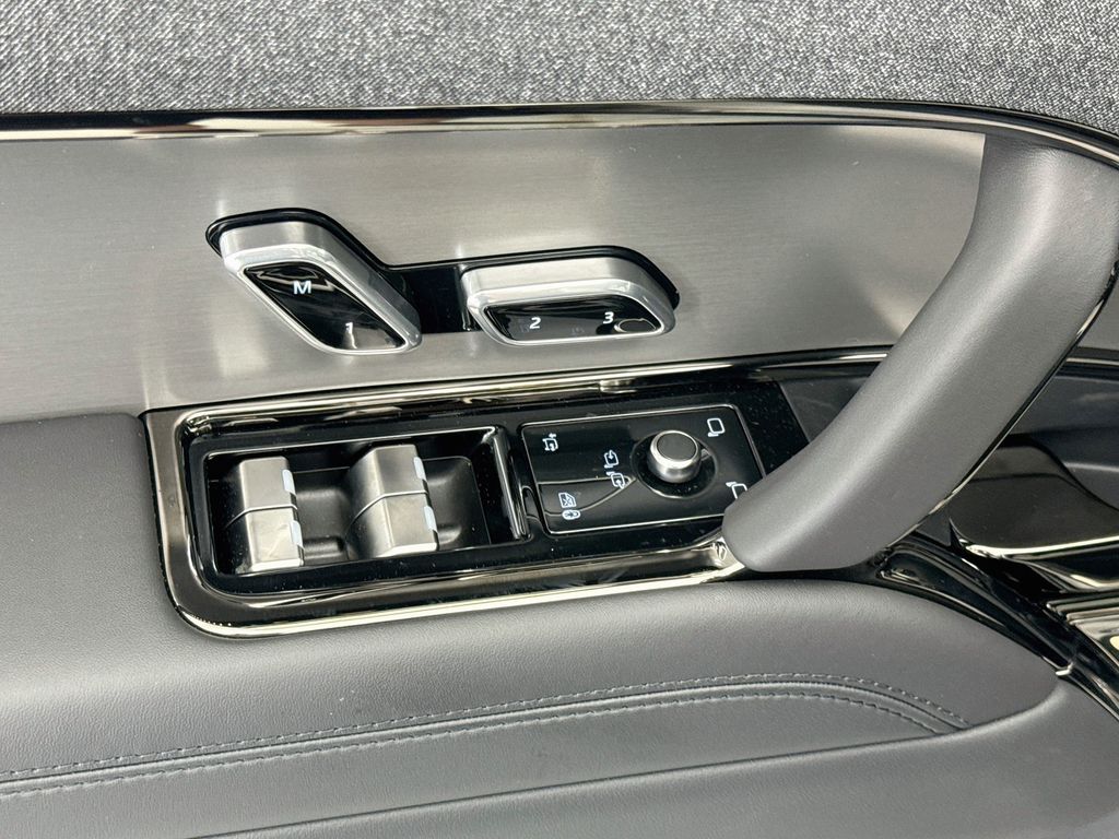 Thumbnail: 2026 Land Rover Range Rover Sport - 22