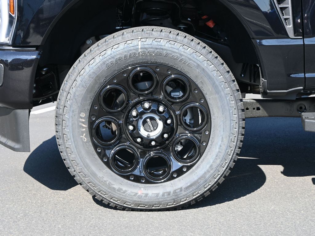 2026 Ford F-350 XLT photo 9